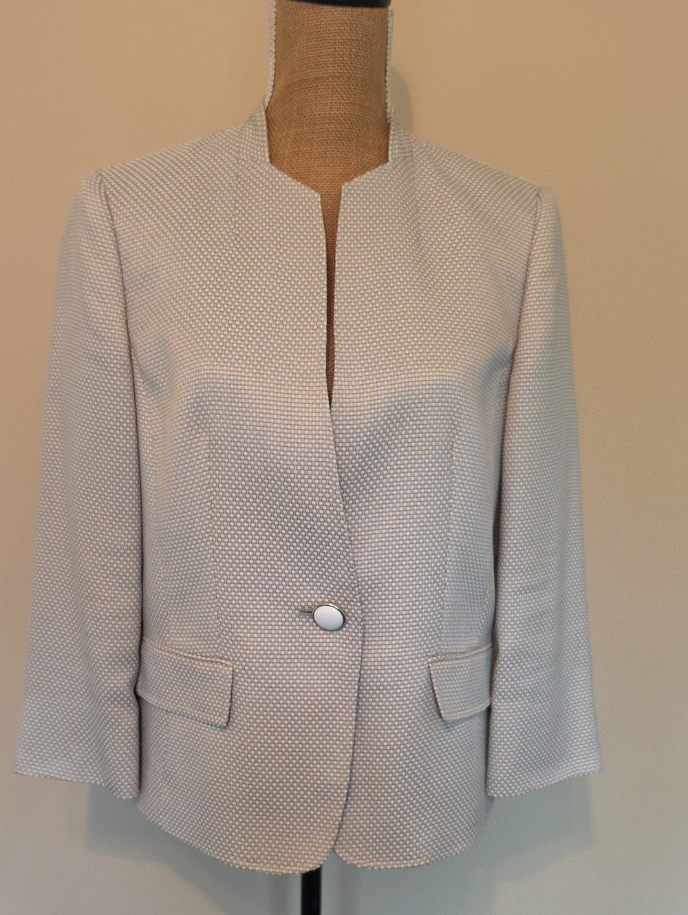 Kasper Cream Textured Single-Button Collarless Blazer